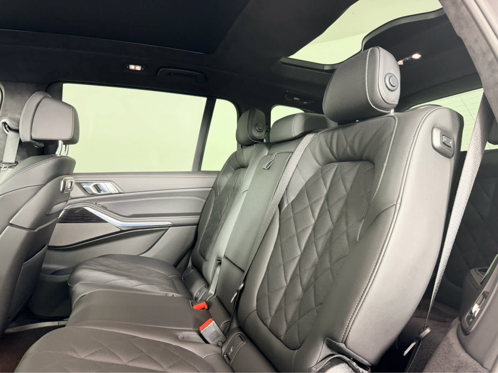 Used 2026 BMW X7 xDrive40i w/ M Sport Package AWD/4WD image 15