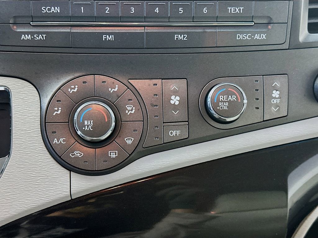 Used 2014 Toyota Sienna L FWD image 18