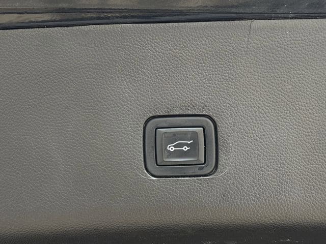 Used 2022 Chevrolet Traverse RS FWD image 34