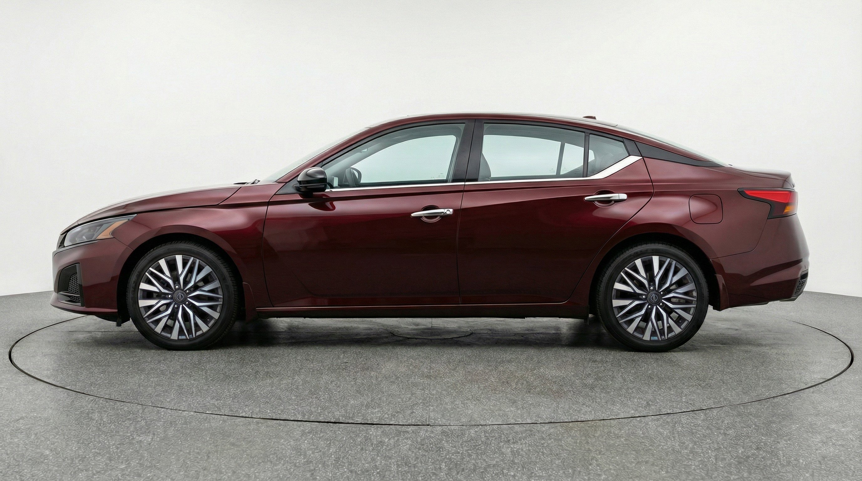 Used 2025 Nissan Altima 2.5 SV image 5