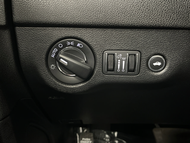 Used 2023 Chrysler 300 Touring w/ Sport Appearance Package RWD image 21