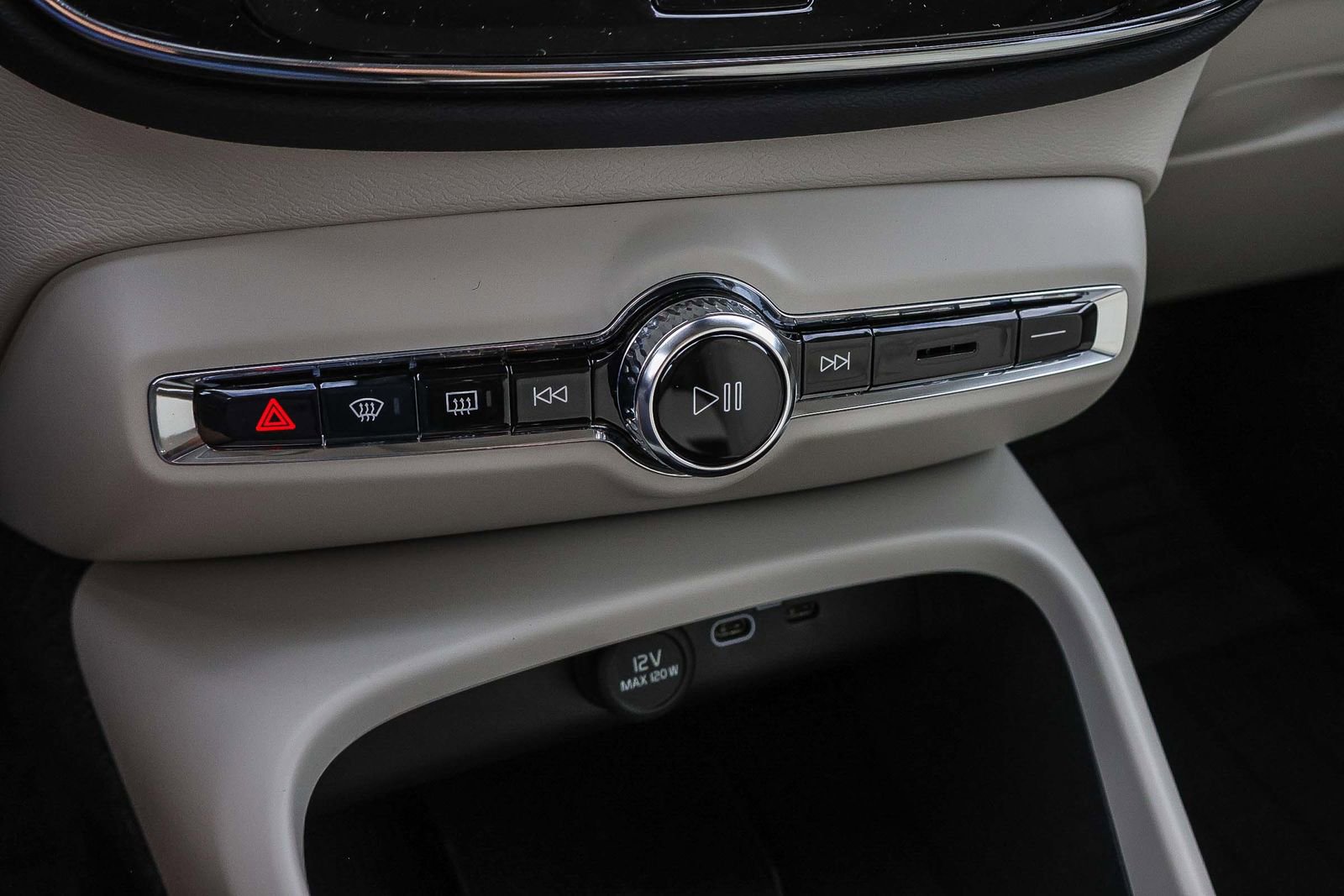 New 2026 Volvo XC40 B5 Ultra w/ Climate Package image 38