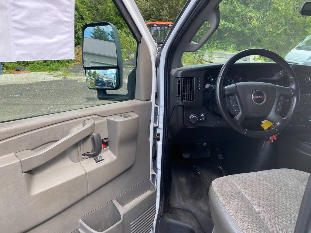 Used 2022 GMC Savana 3500 w/ Power Convenience Package RWD image 10
