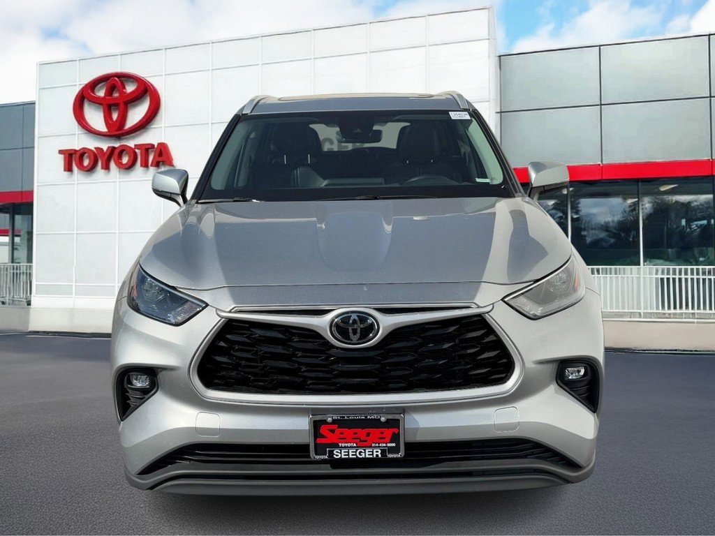 Certified 2023 Toyota Highlander AWD image 7