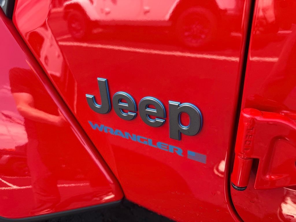 Used 2025 Jeep Wrangler Unlimited Sahara w/ Safety Group AWD/4WD image 12