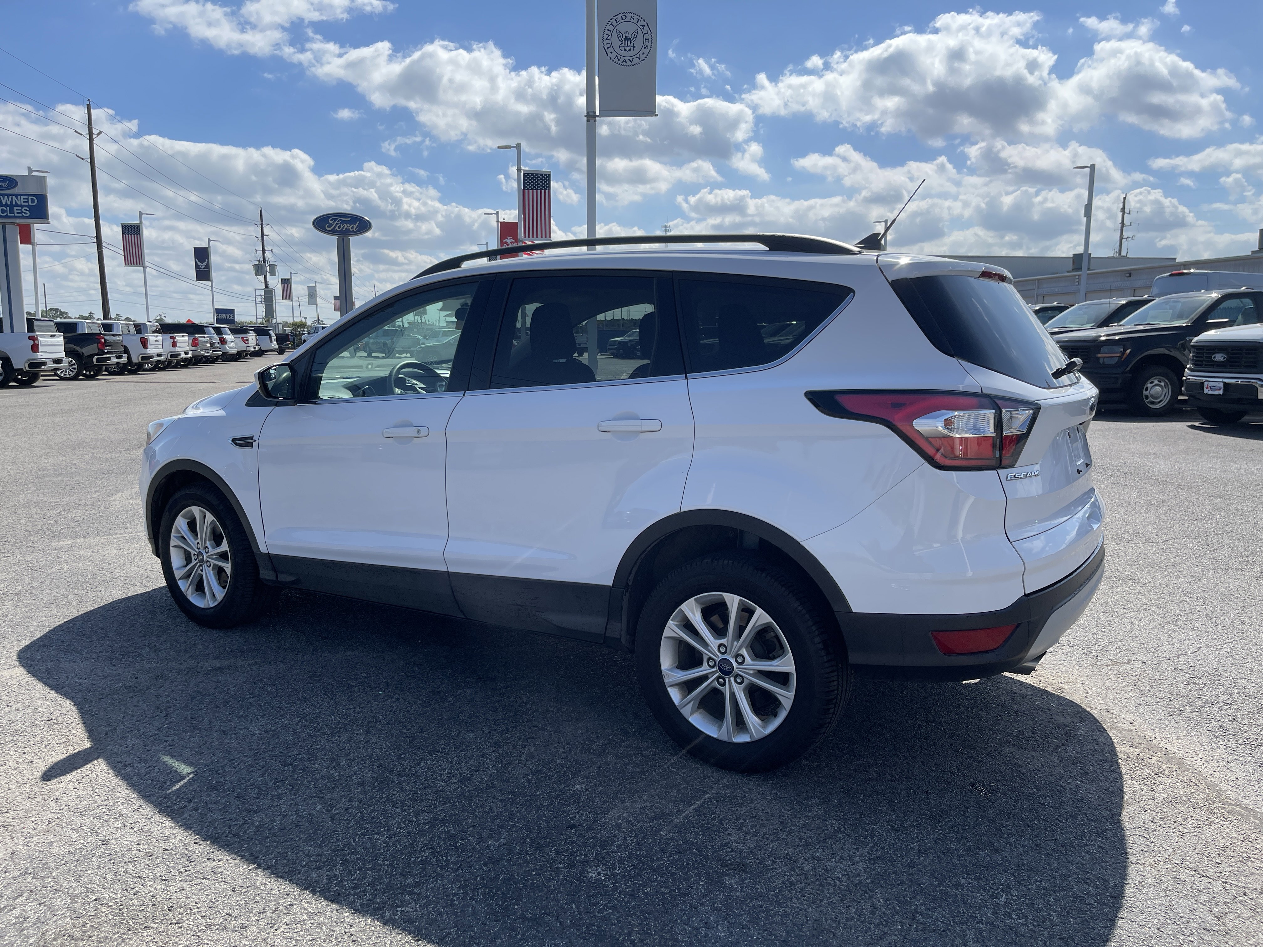 Used 2018 Ford Escape SE w/ SE Sync 3 Package image 3
