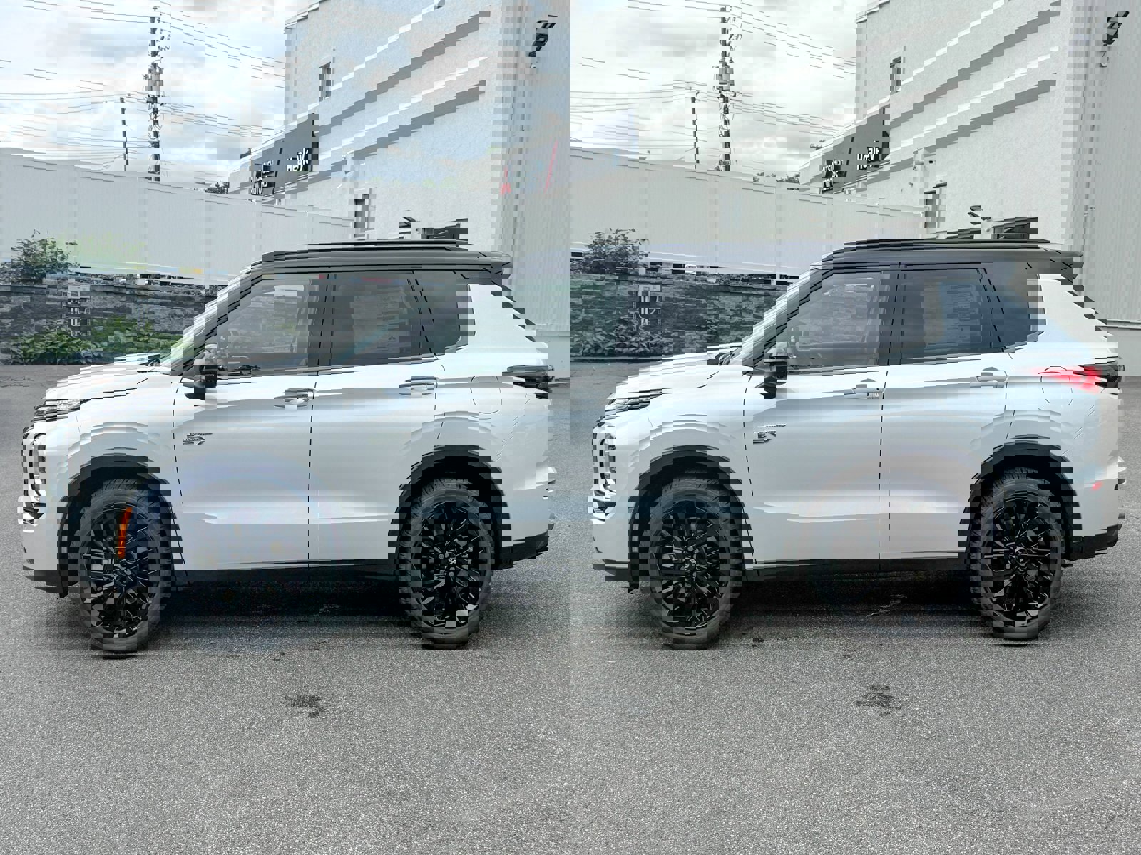 New 2025 Mitsubishi Outlander 4WD Plug-In Hybrid image 7
