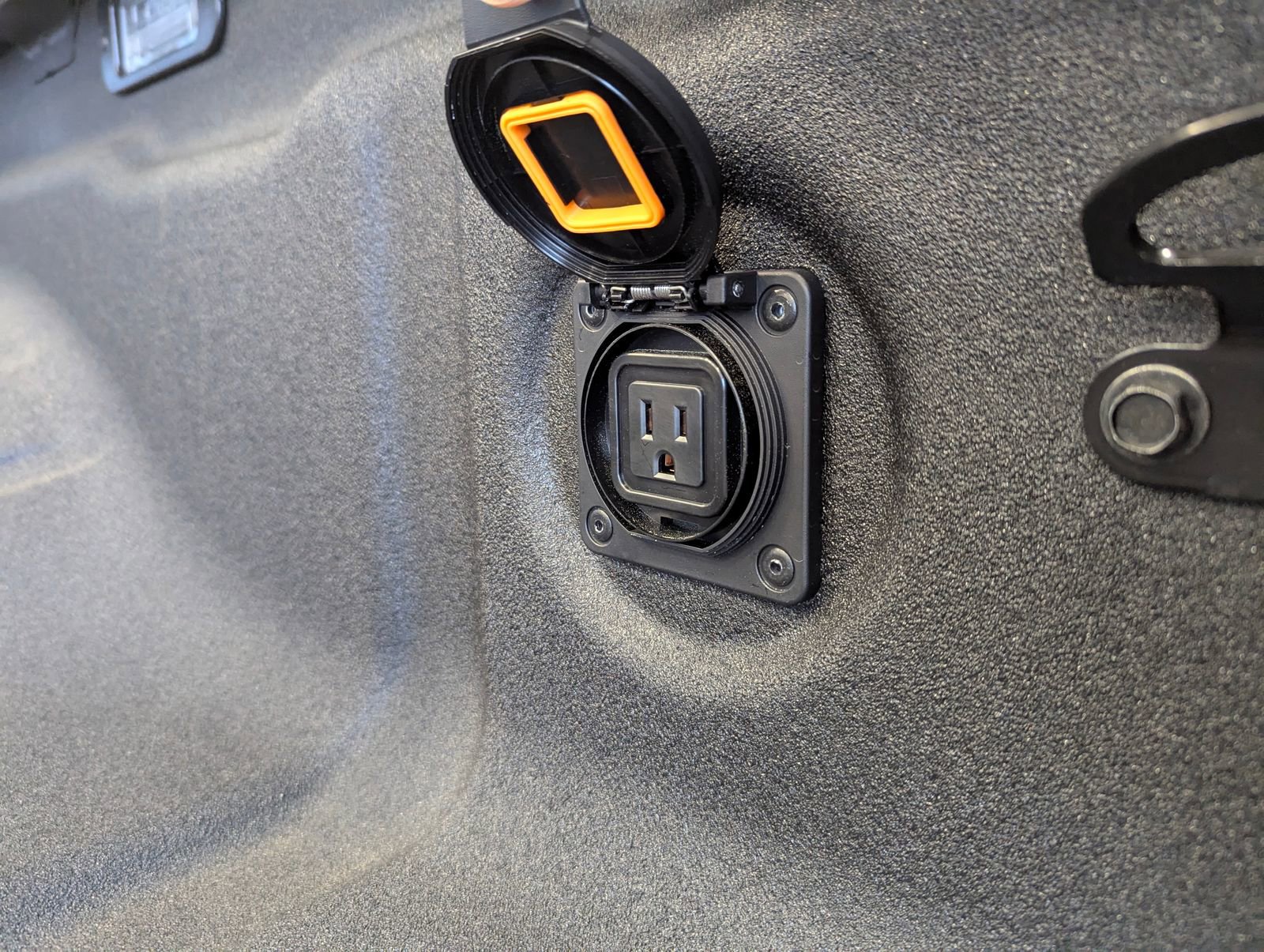 New 2025 Nissan Frontier PRO-4X w/ Pro Convenience Package image 11