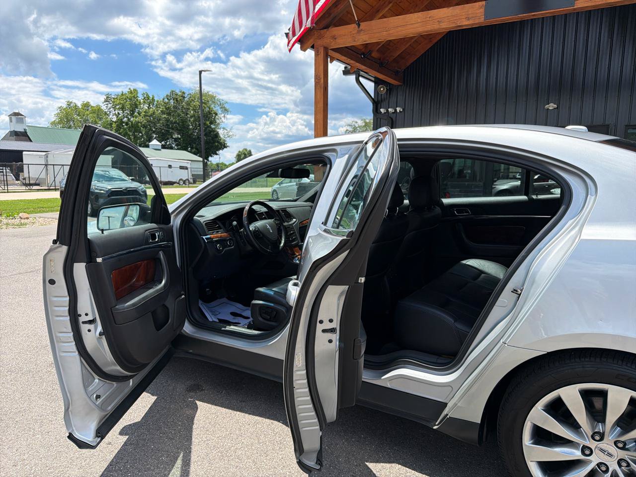 Used 2013 Lincoln MKS AWD image 7