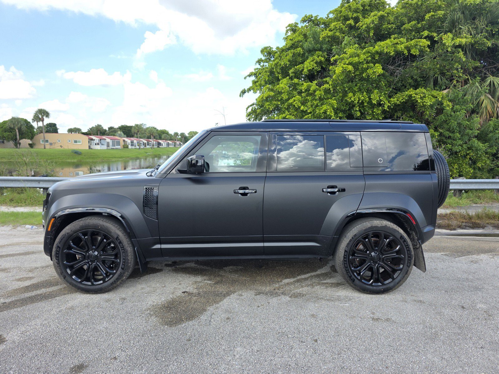 New 2026 Land Rover Defender 110 OCTA AWD/4WD image 7