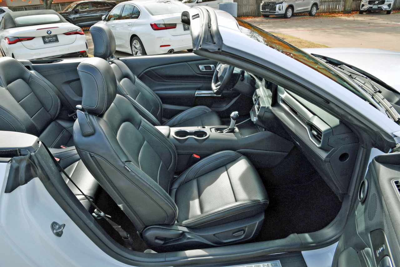 Used 2025 Ford Mustang Premium image 30