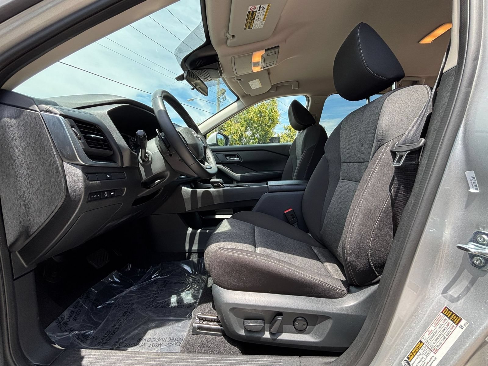 Used 2025 Nissan Rogue SV FWD image 24