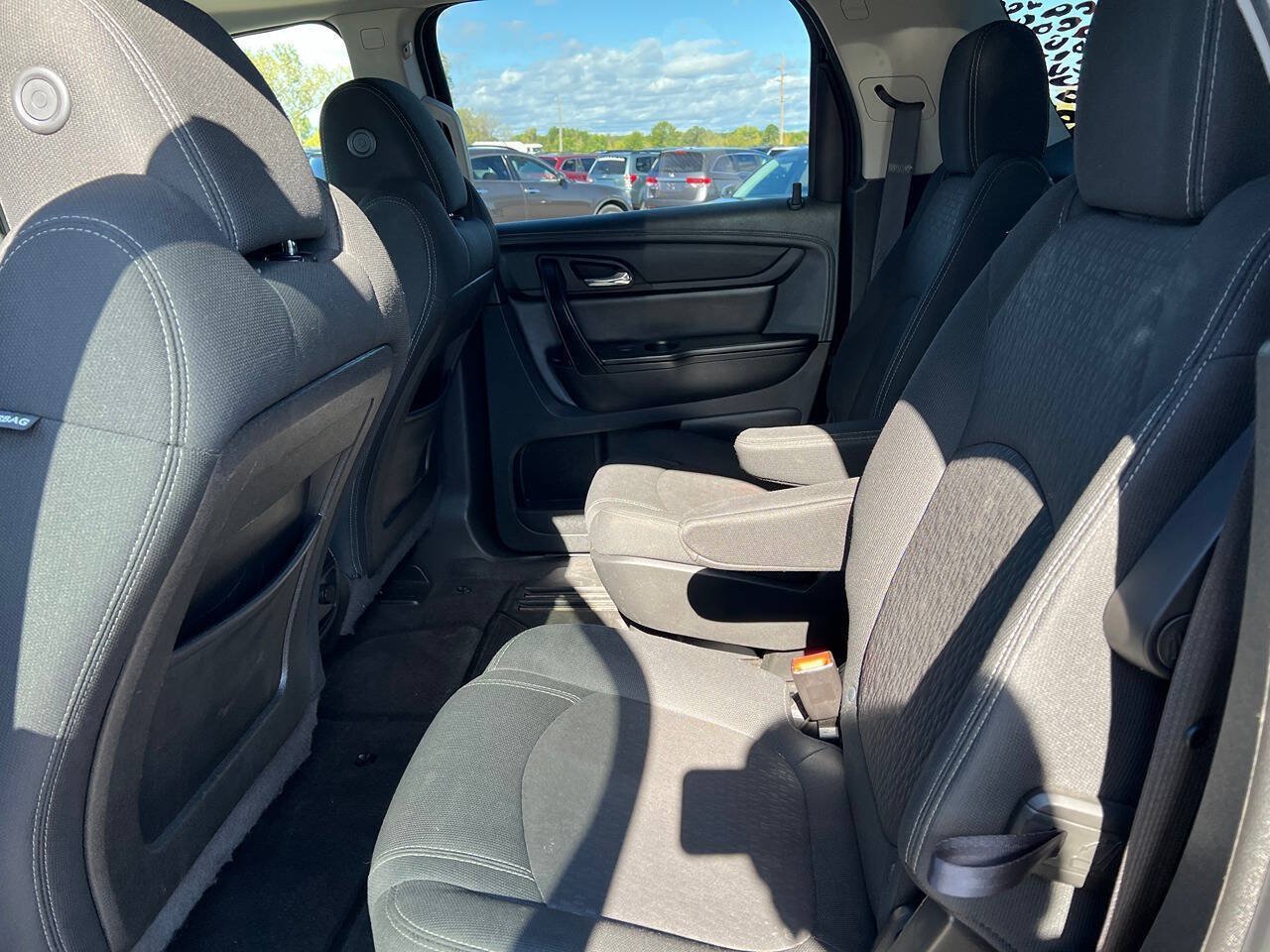 Used 2015 GMC Acadia SLE FWD image 11