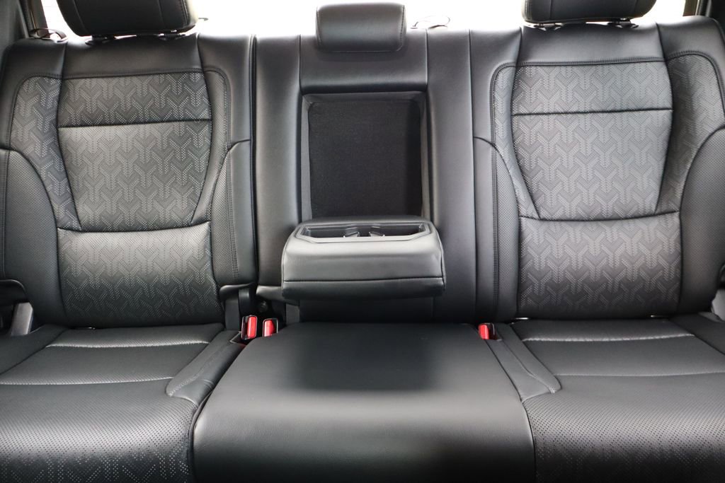 Used 2025 Toyota Tundra Limited AWD/4WD image 36
