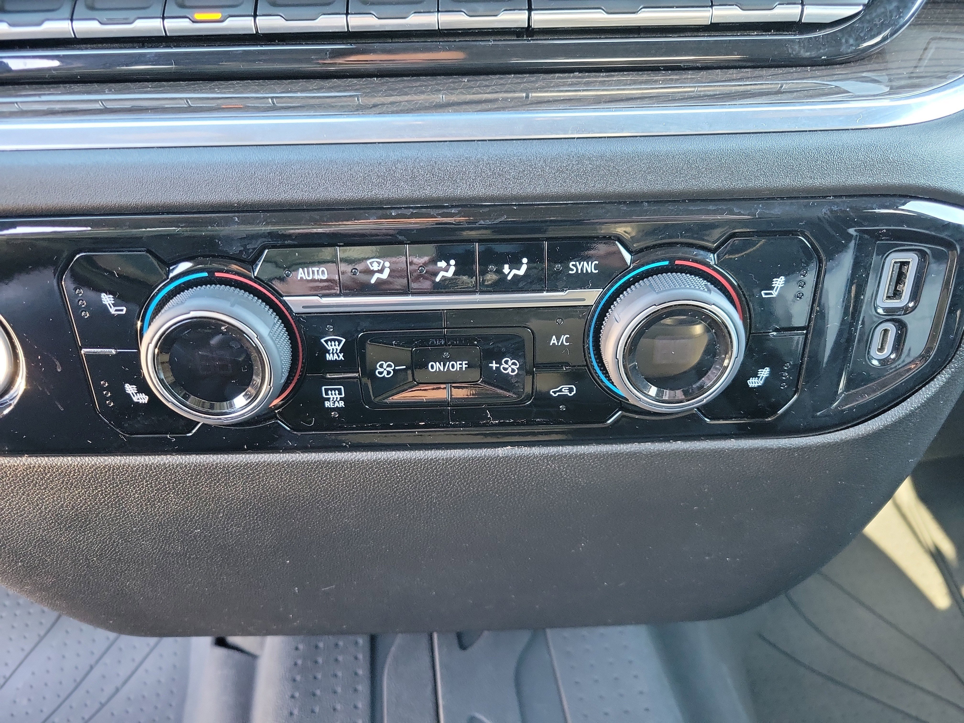 Used 2022 Chevrolet Silverado 1500 LT image 11