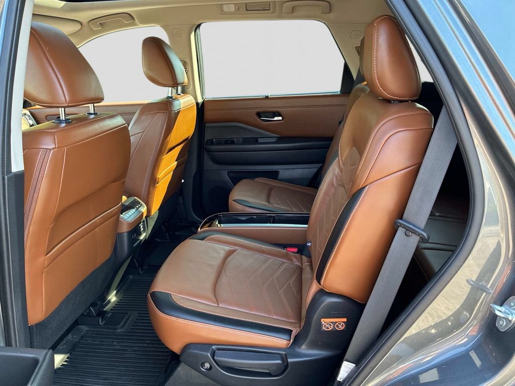 Certified 2023 Nissan Pathfinder Platinum AWD/4WD image 15