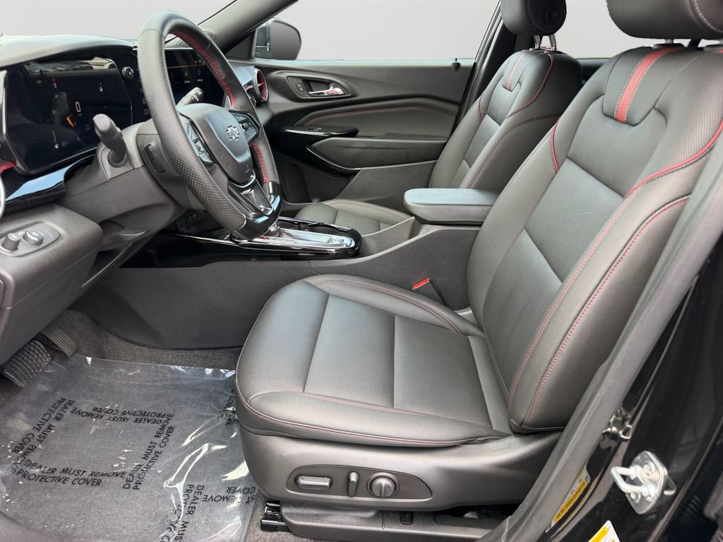 Used 2026 Chevrolet Trax RS w/ Sunroof Package FWD image 16