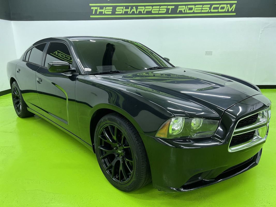 Used 2014 Dodge Charger SE w/ Connectivity Group RWD image 2