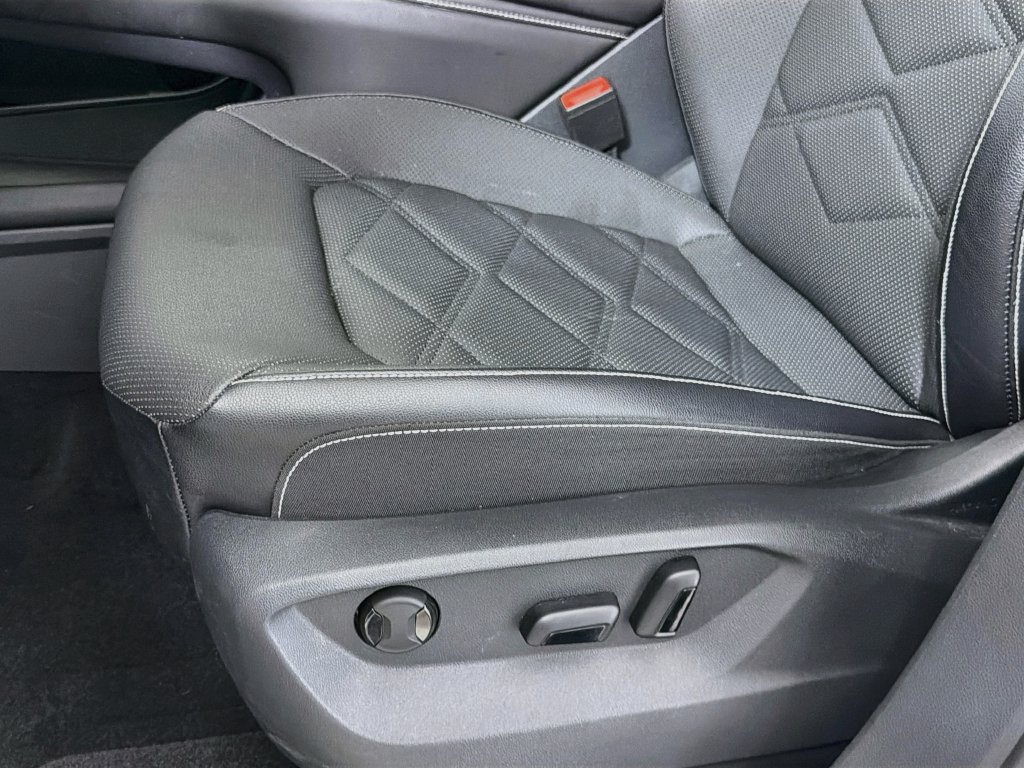 Used 2024 Volkswagen Atlas SE w/ Panoramic Sunroof Package FWD image 25
