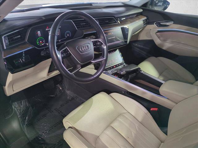 Used 2019 Audi e-tron Prestige w/ Prestige Package AWD/4WD image 10