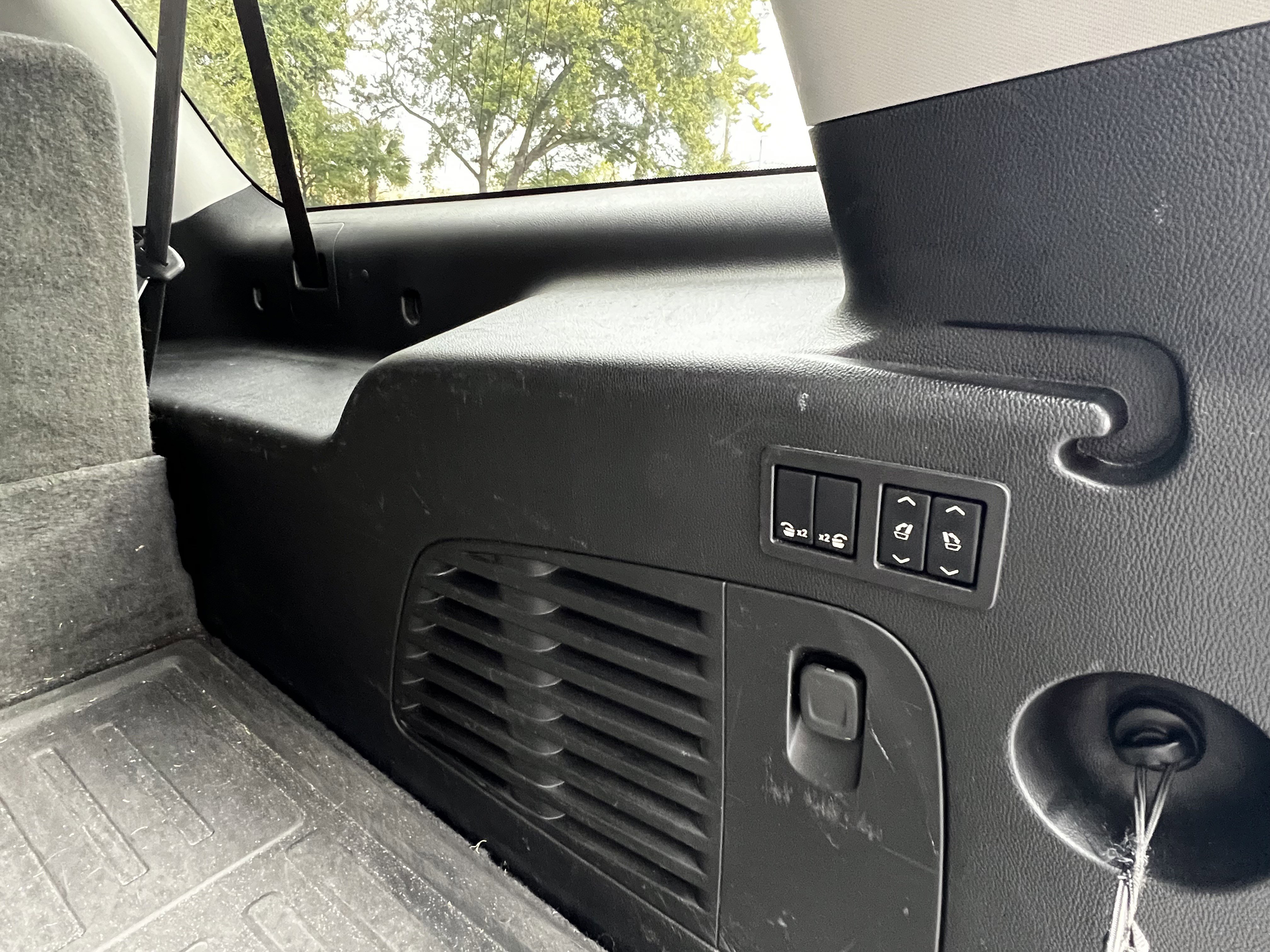 Used 2018 Chevrolet Suburban LT image 53