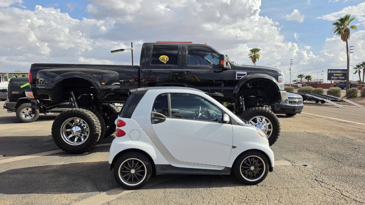 Used 2014 smart fortwo pure RWD image 2