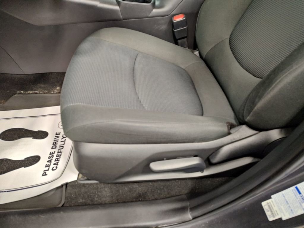 Used 2022 Toyota RAV4 LE image 28