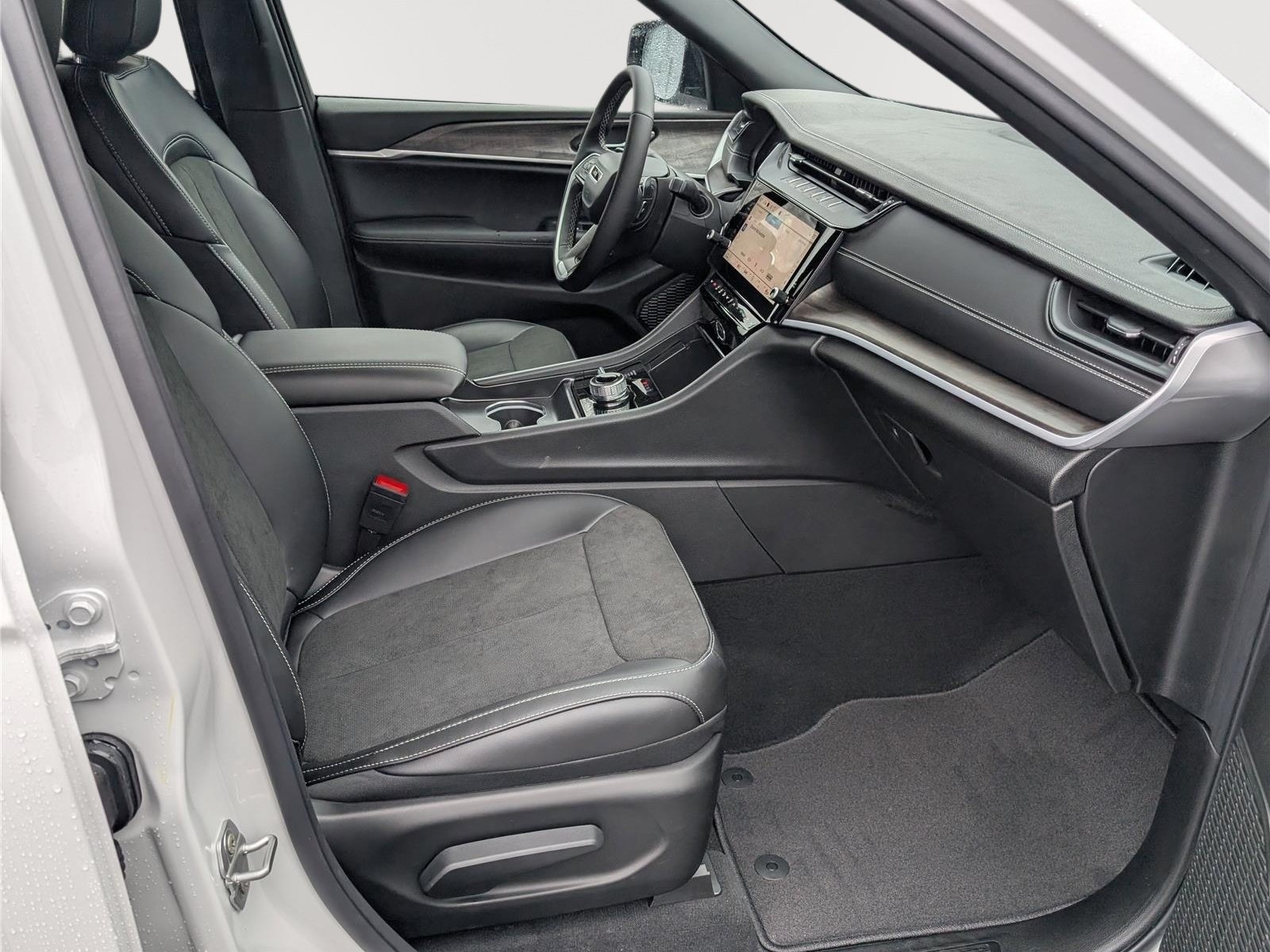 New 2026 Jeep Grand Cherokee Altitude AWD/4WD image 7