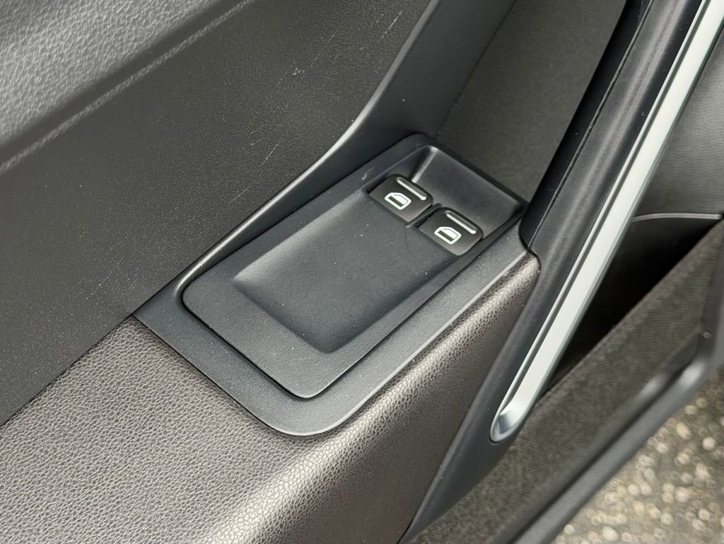 Used 2013 Volkswagen Beetle 2.5 image 16