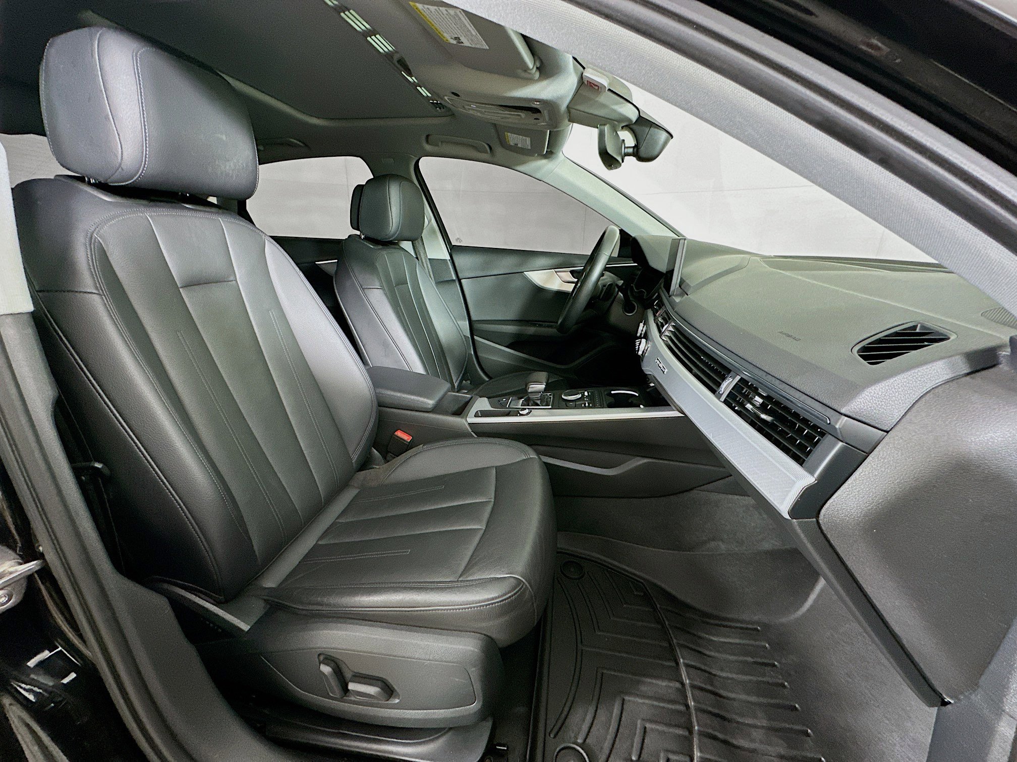 Used 2017 Audi A4 2.0T Premium image 31