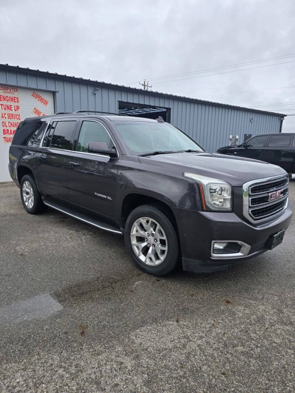 Used 2016 GMC Yukon XL SLT w/ Open Road Package AWD/4WD image 1