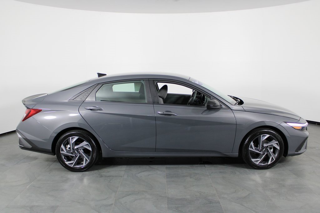 Certified 2025 Hyundai Elantra Sport image 12