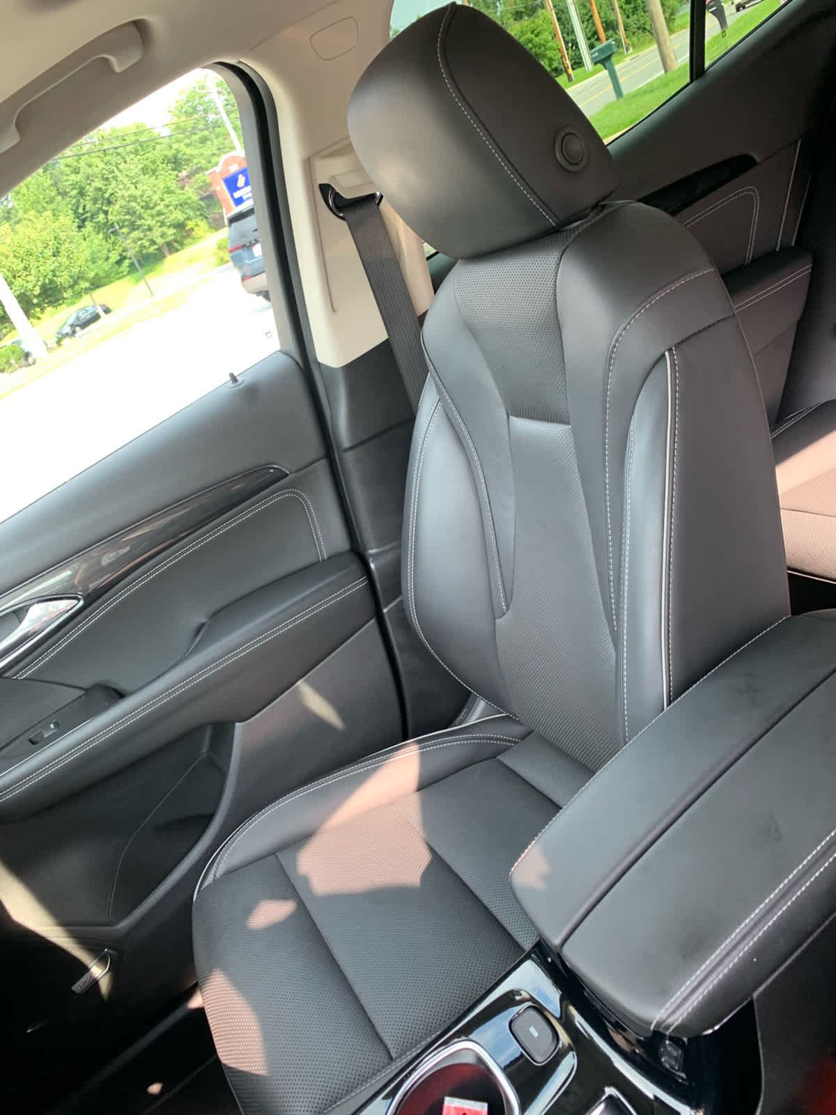 Used 2022 Buick Envision Essence w/ Technology Package I AWD/4WD image 20