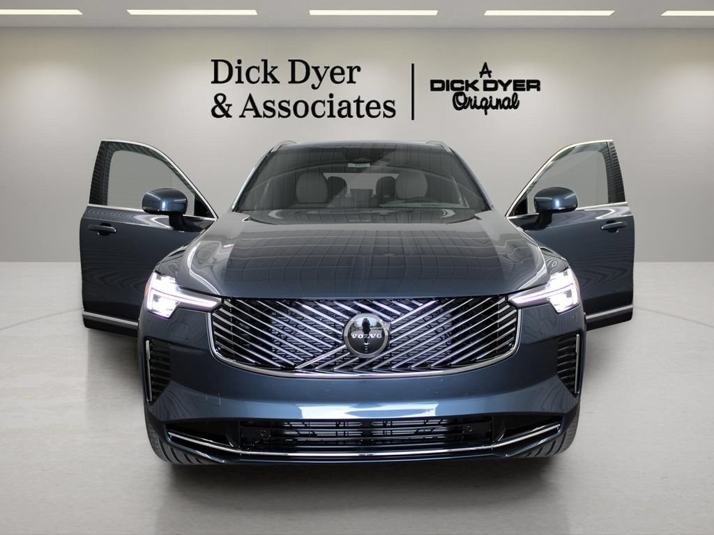 New 2026 Volvo XC90 B6 Plus w/ Protection Package Premier AWD/4WD image 9
