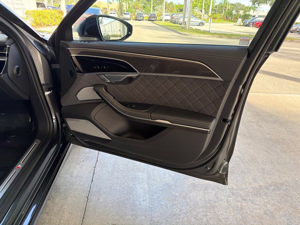 Used 2025 Audi S8 w/ Executive Package AWD/4WD image 31