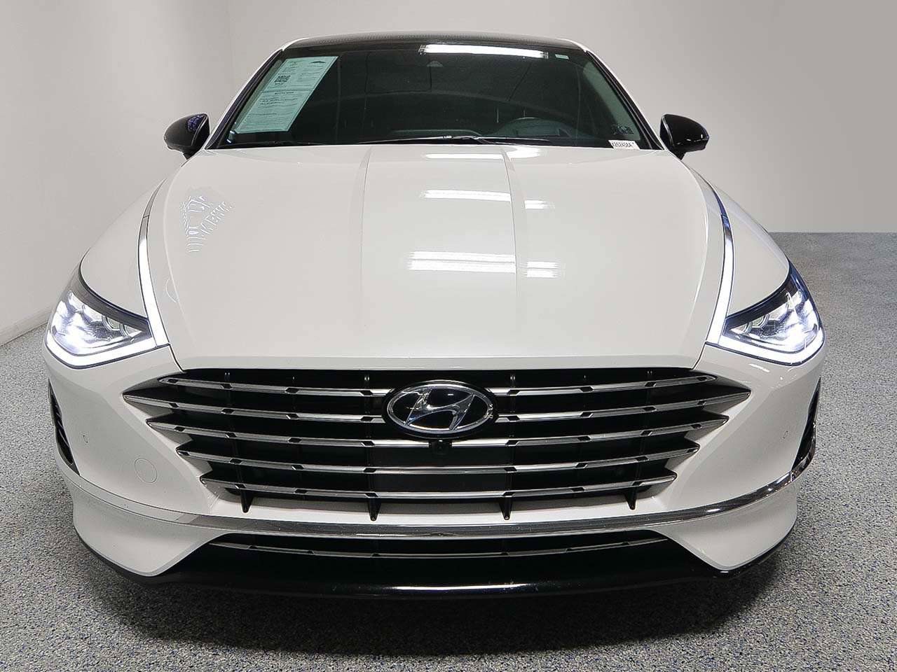 Used 2022 Hyundai Sonata Limited w/ Cargo Package image 2