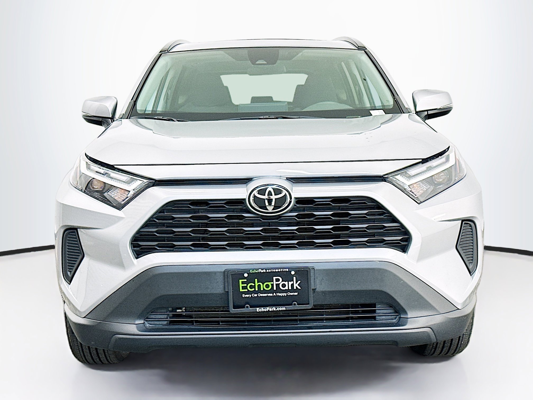 Used 2025 Toyota RAV4 XLE image 2