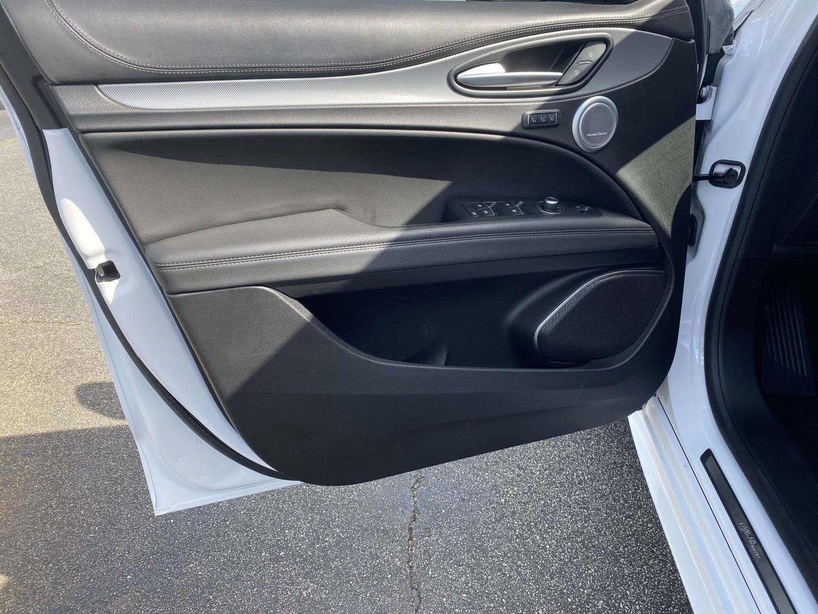 Used 2022 Alfa Romeo Stelvio Veloce image 15