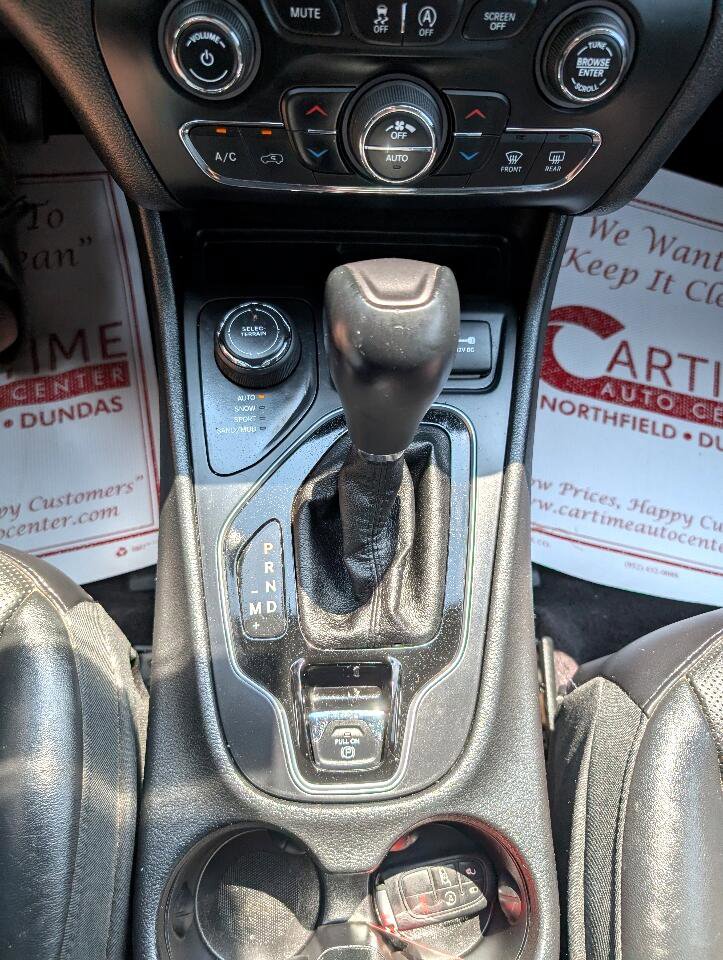 Used 2019 Jeep Cherokee Limited w/ Luxury Group image 21