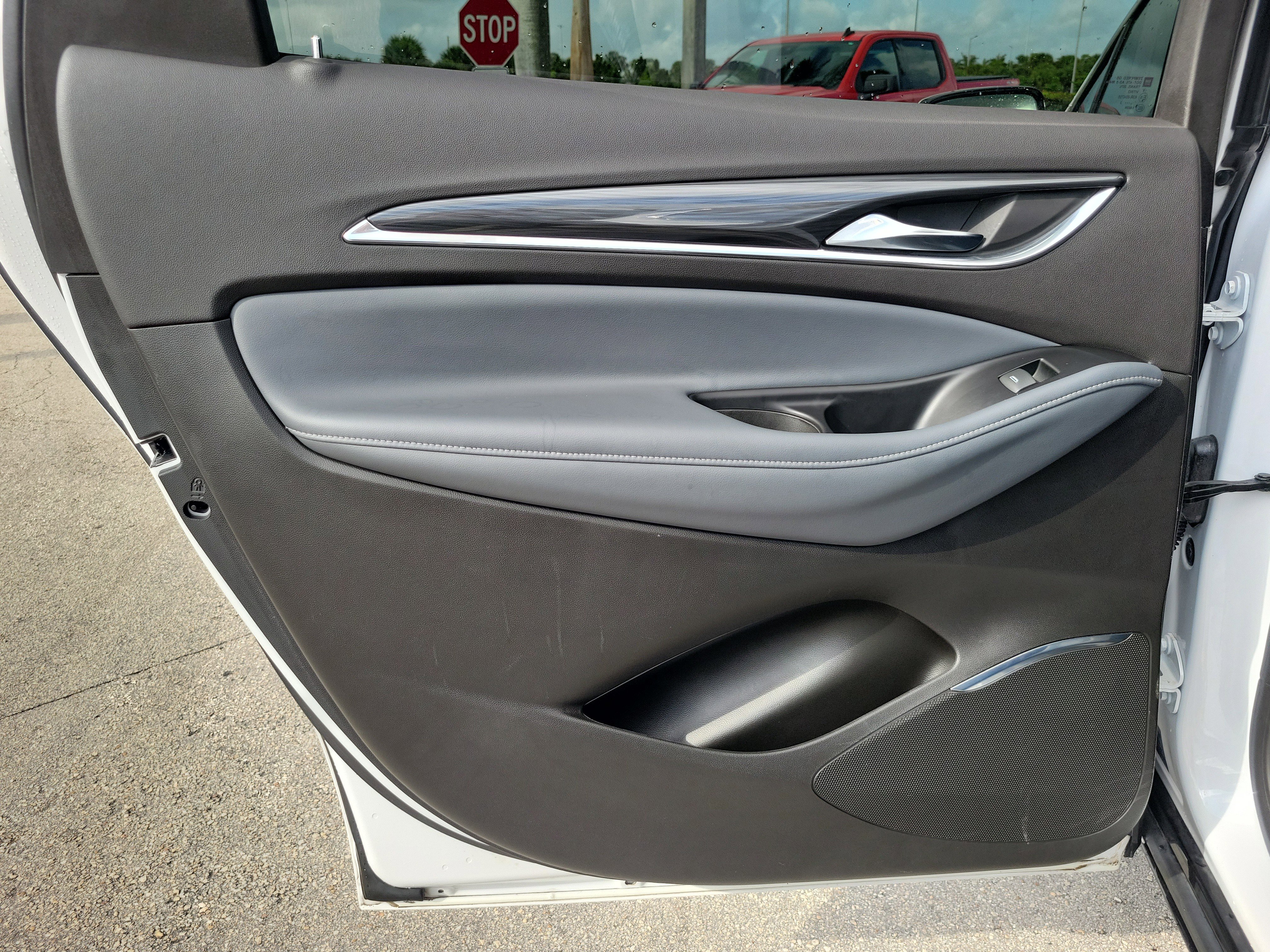 Used 2023 Buick Enclave Essence w/ Sport Touring Edition image 12