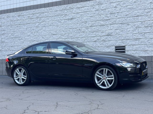 Used 2017 Jaguar XE Prestige AWD/4WD image 4