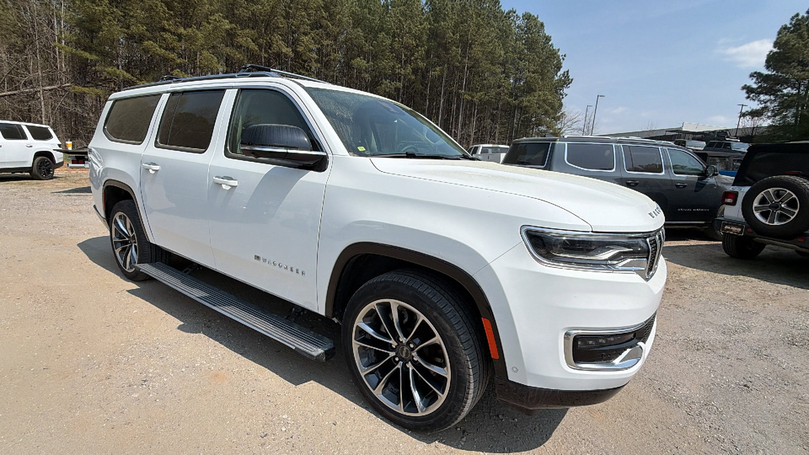 Used 2024 Jeep Wagoneer L Series III w/ Premium Group I image 5