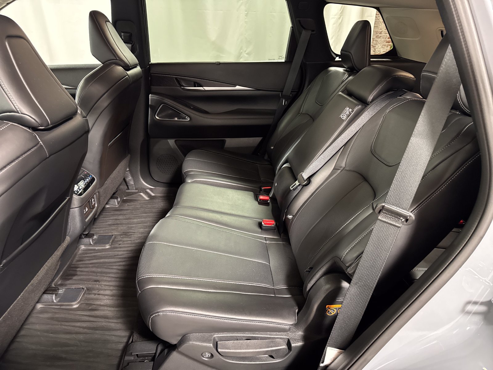 Certified 2025 INFINITI QX60 Sensory AWD/4WD image 5