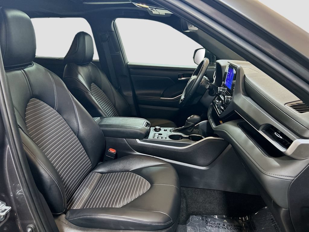 Used 2025 Toyota Highlander XSE AWD/4WD image 26