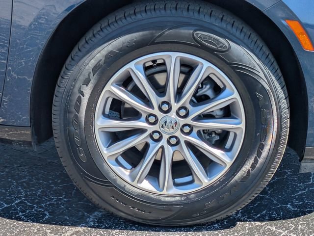 Used 2023 Buick Enclave Essence image 12