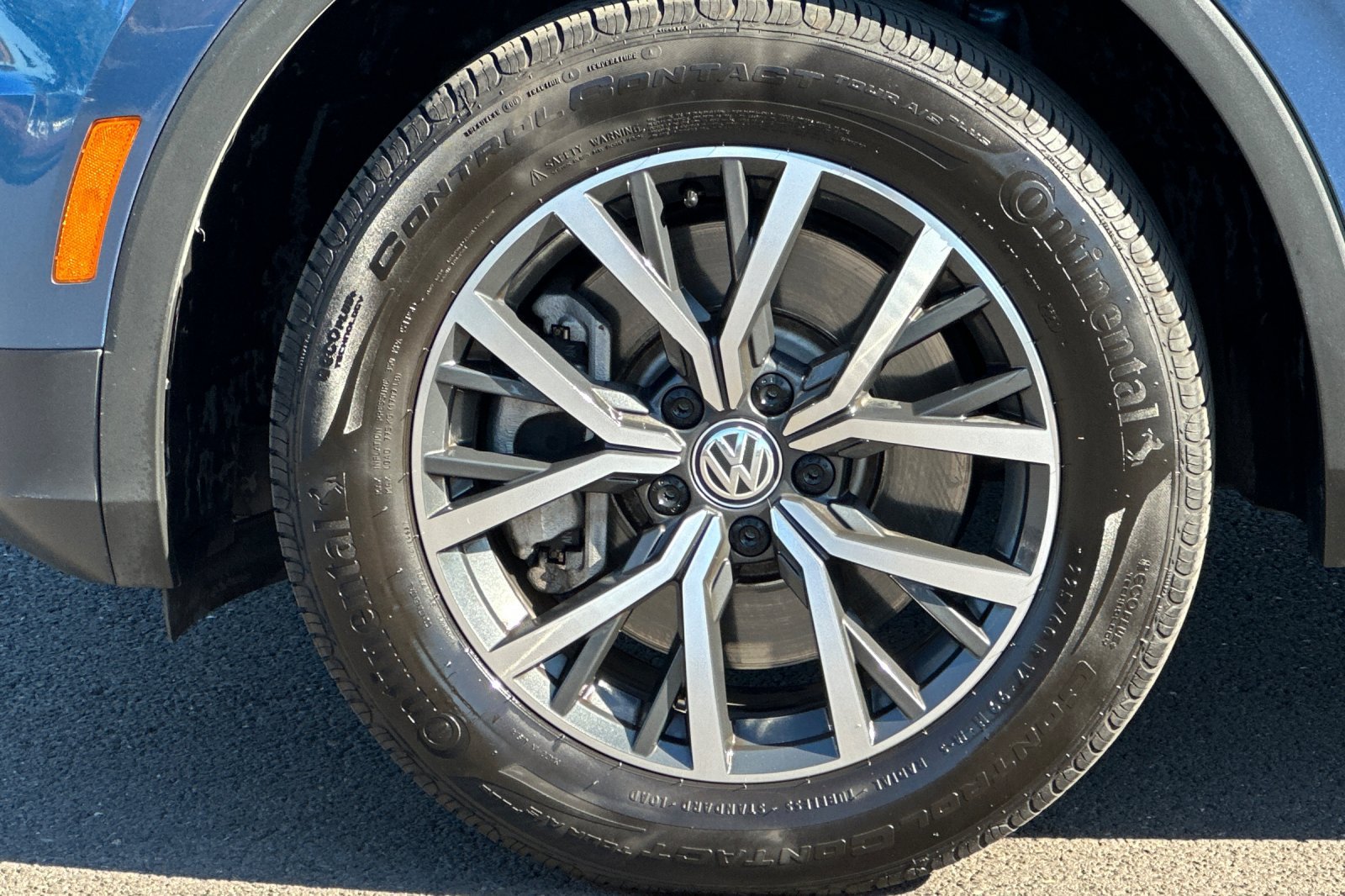 Used 2019 Volkswagen Tiguan SE AWD/4WD image 32