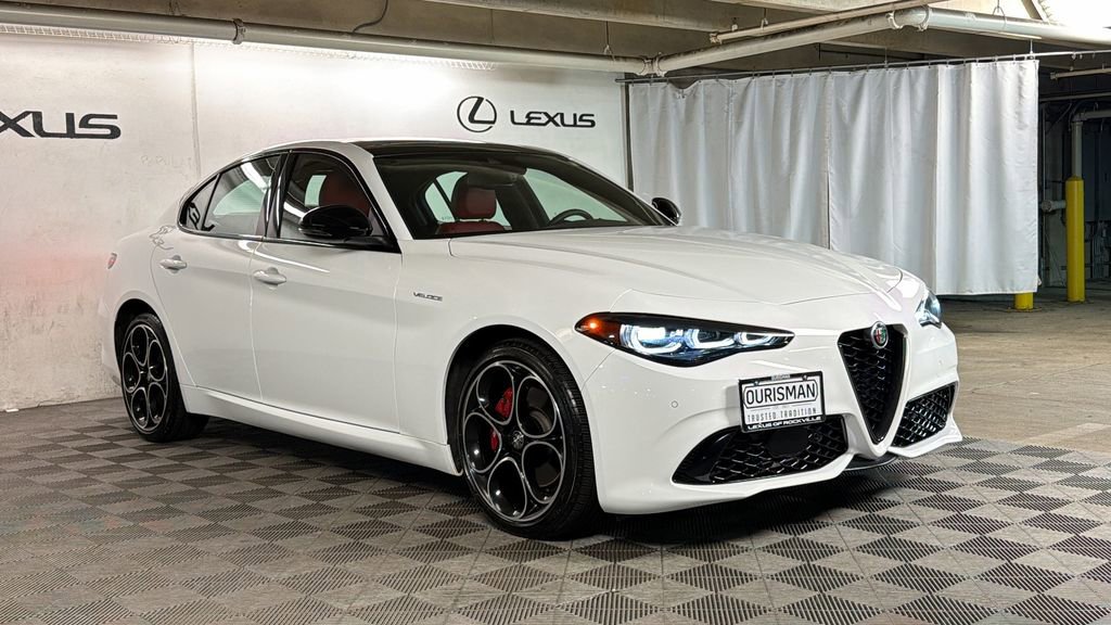 Used 2024 Alfa Romeo Giulia Veloce AWD/4WD image 1
