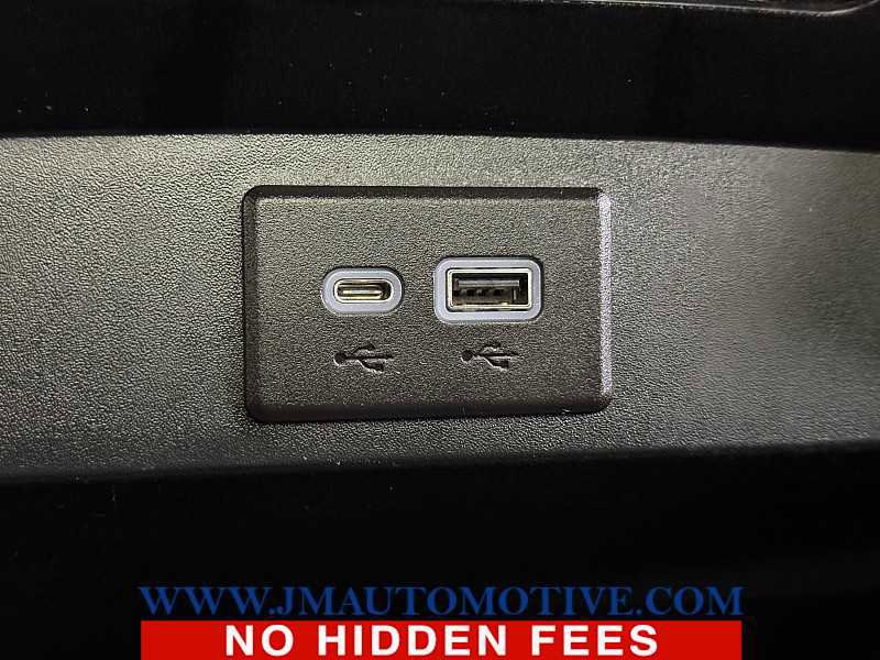 Used 2022 GMC Yukon XL Denali w/ Denali Premium Package image 41