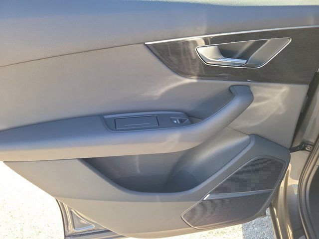 Certified 2025 Audi Q7 2.0T Premium w/ Convenience Plus Package image 14