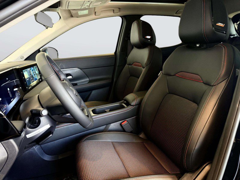 New 2026 Nissan Kicks SR w/ SR Premium Package image 27